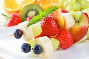 Leia mais sobre o artigo Espetinho de frutas para curtir a doce Primavera