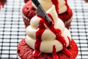 Leia mais sobre o artigo Halloween Red Velvet Cupcakes